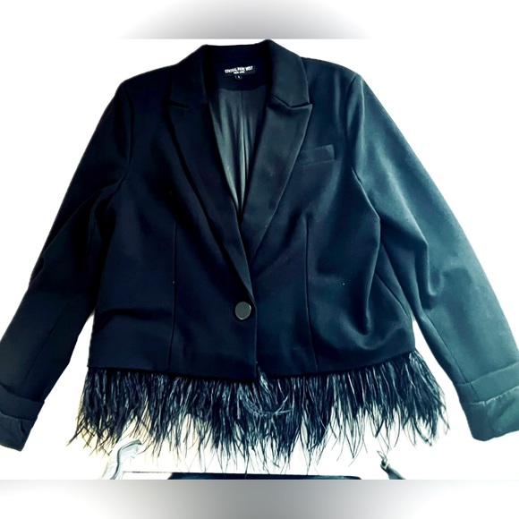 Black cropped one button lapel collar with fringe on hem jacket - Picture 2 of 15